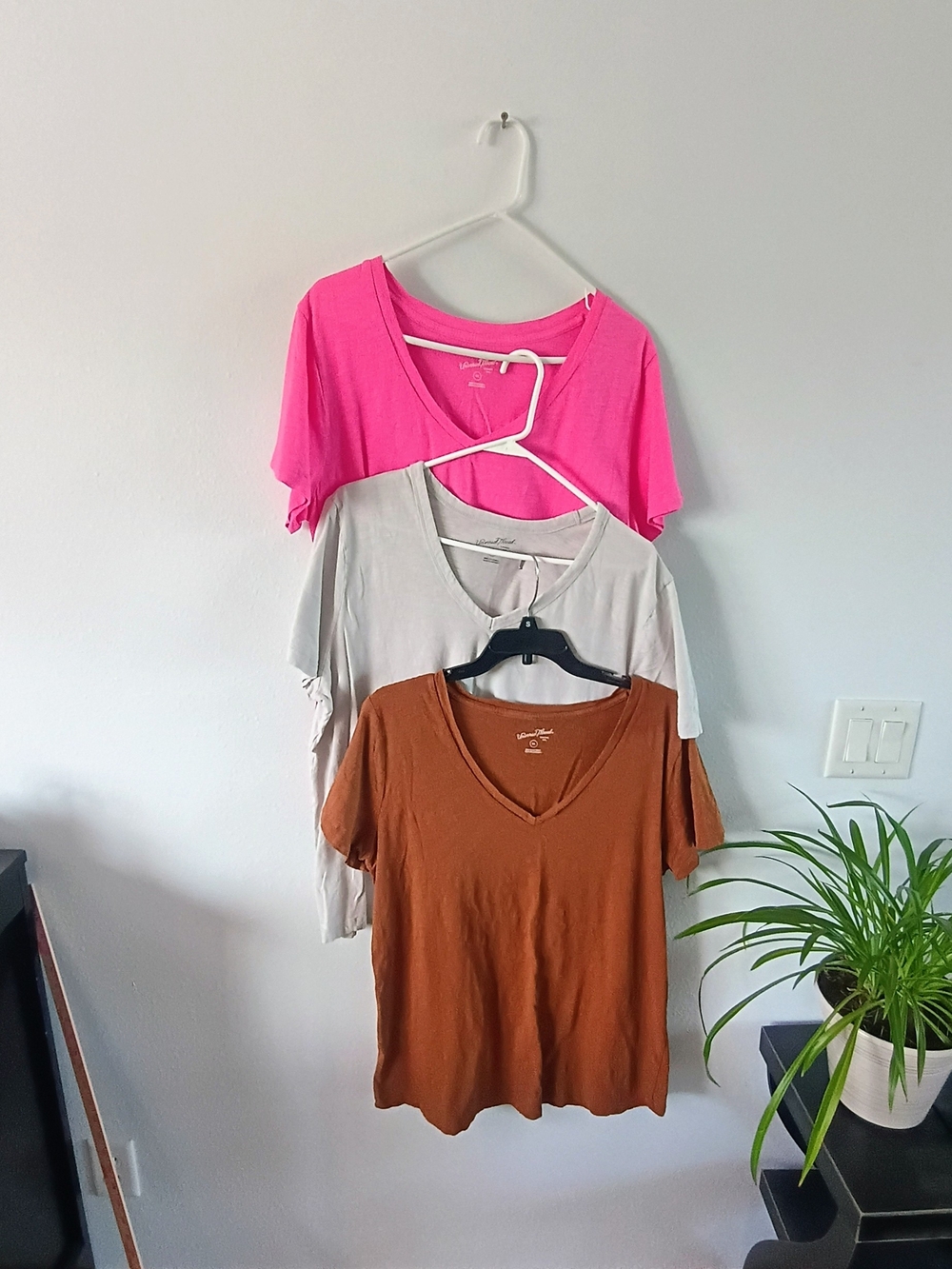 Universal Thread XXL 3 Piece Cotton V Neck Tee Bundle Pink Beige Rust Tops